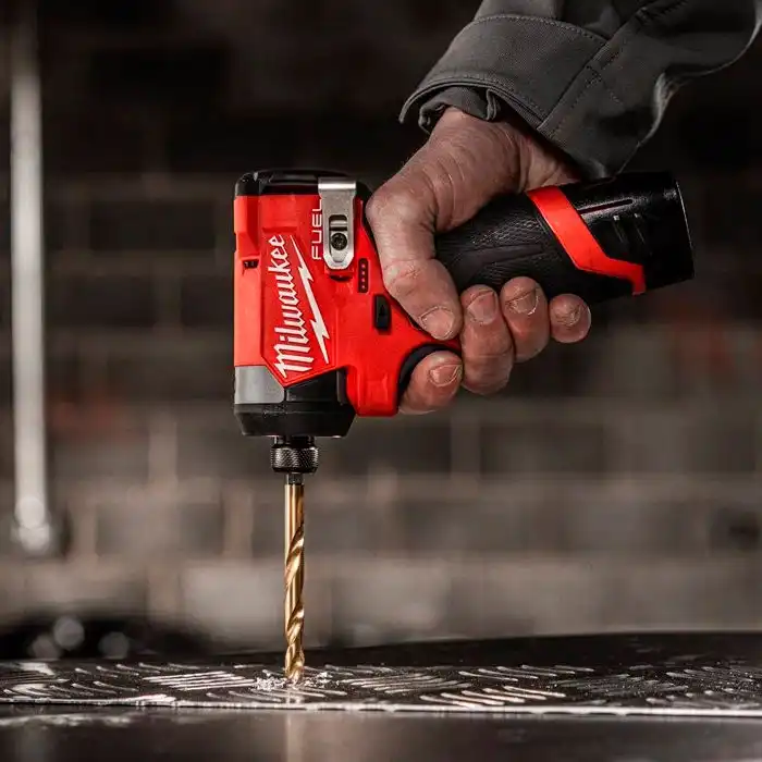 Аккумуляторный импульсный винтоверт Milwaukee M12 FID2-202X 4933479877