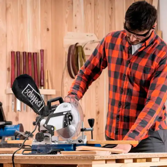 Fierăstrău de debitat și șanfrenat Scheppach HM80L