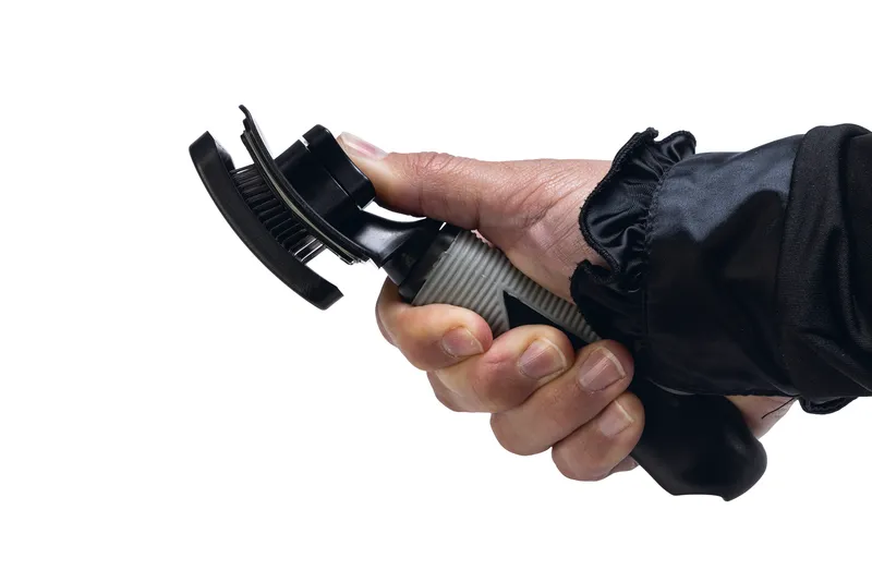 BEEZTEES Perie cu autocurățare SLICKER BRUSH S Dog Black