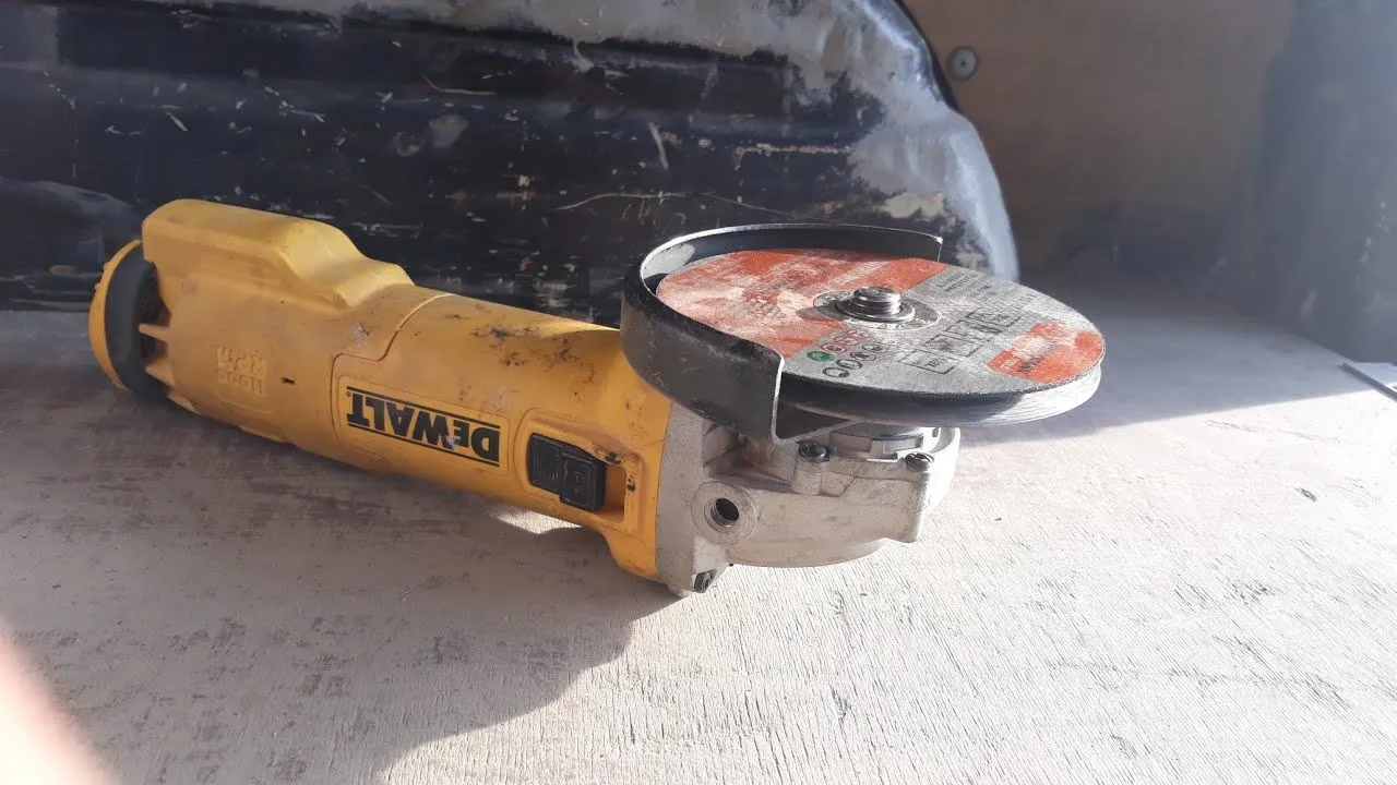 Polizor unghiular DeWALT DWE4217