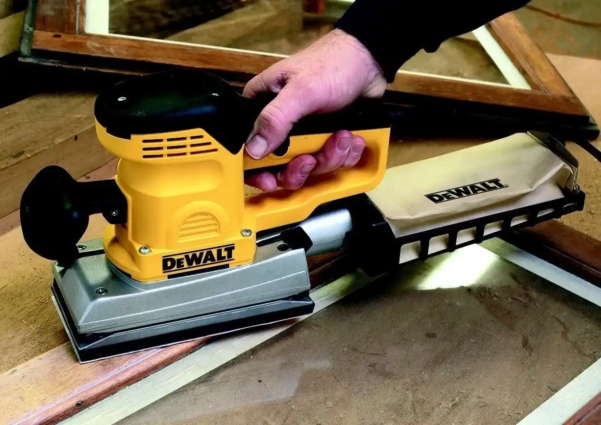 Вибрационная шлифмашина DeWALT D26420
