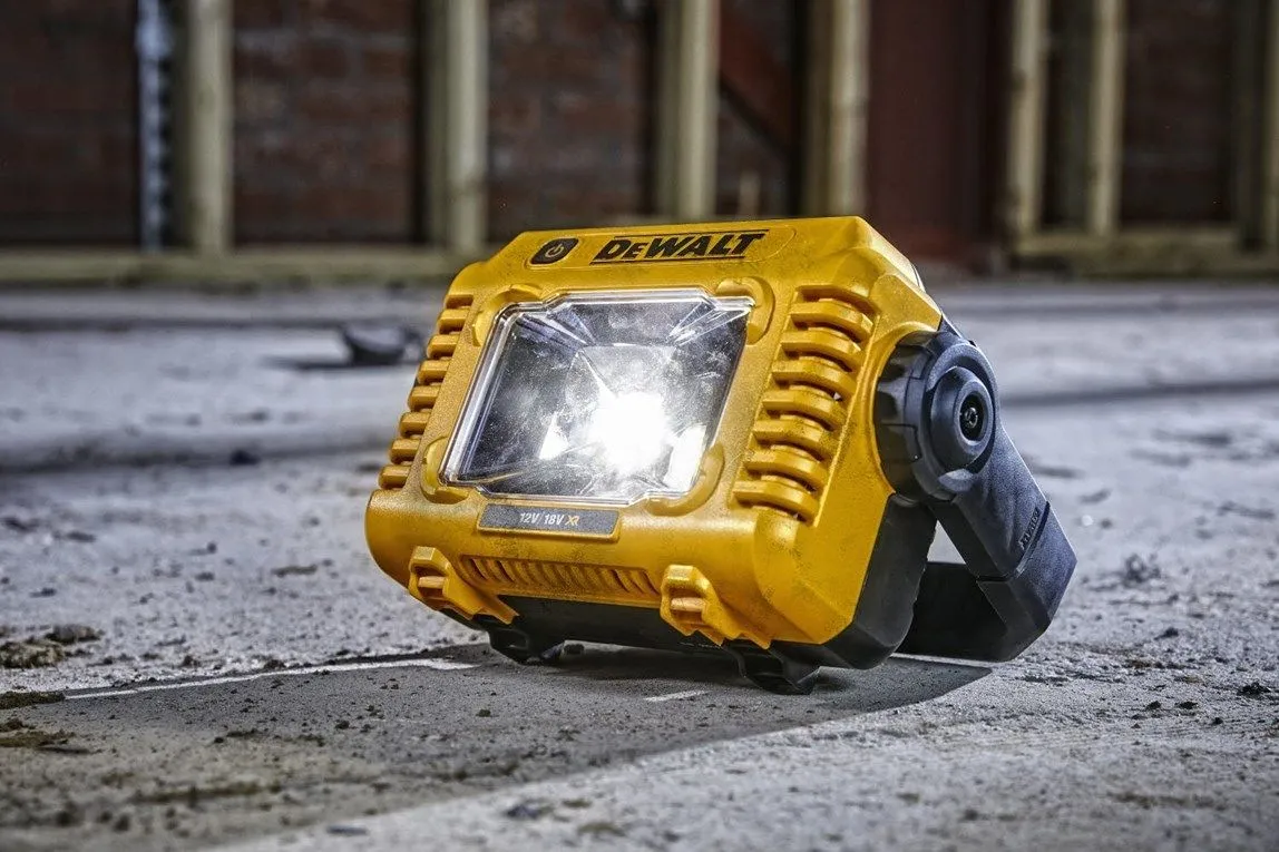 Lanterna LED cu acumulator 18V DCL077