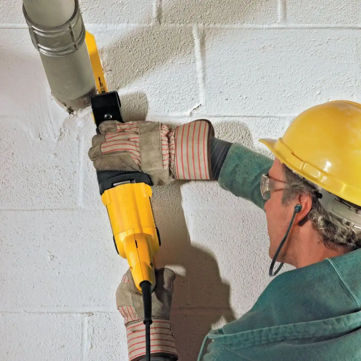 Fierestrau sabie DeWALT DWE305PK