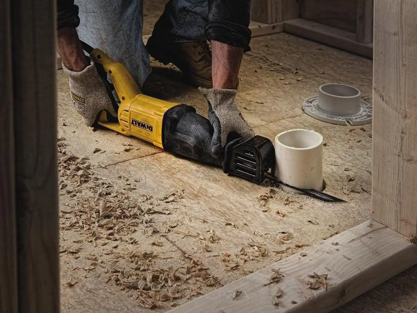 Fierestrau sabie DeWALT DWE305PK