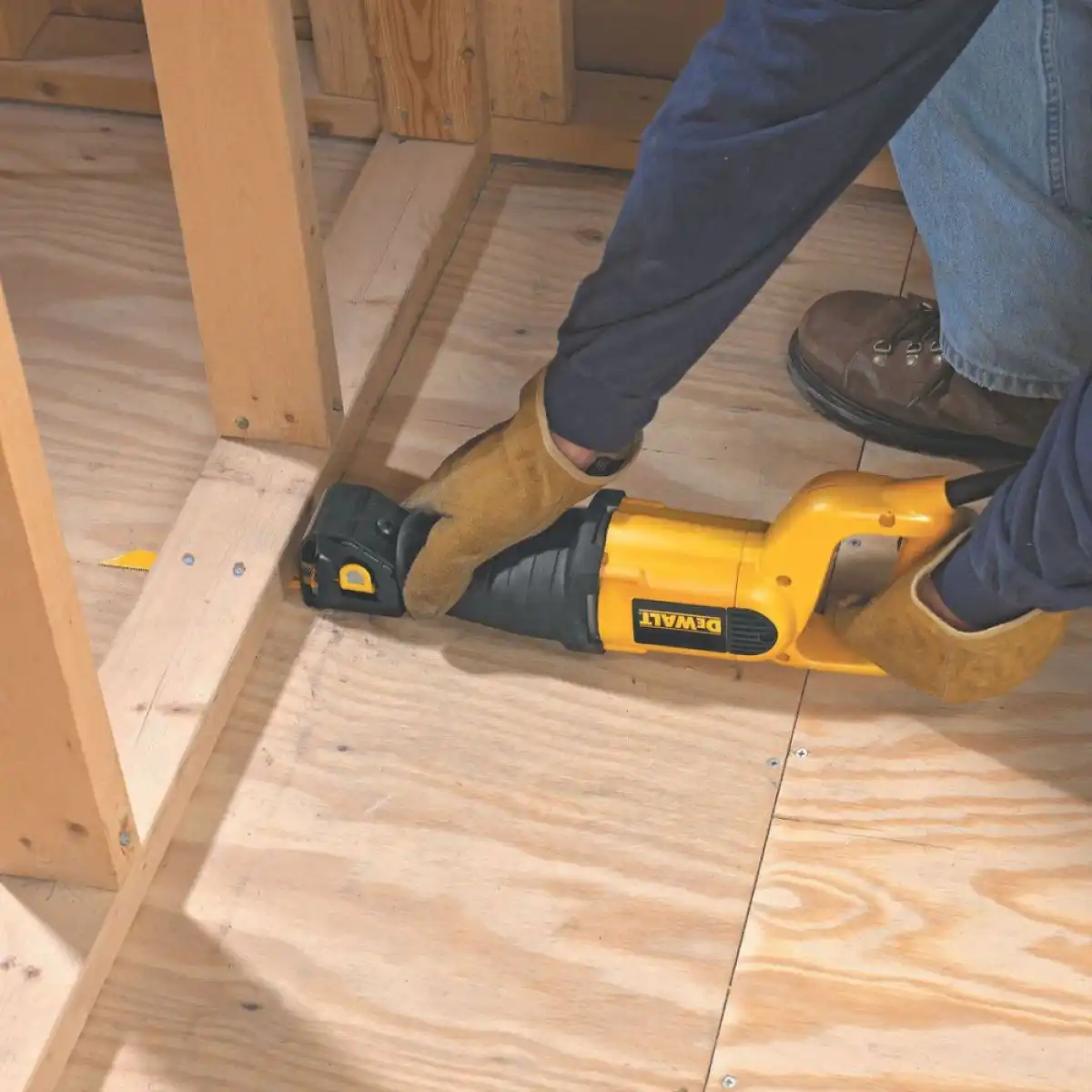 Fierestrau sabie DeWALT DWE305PK