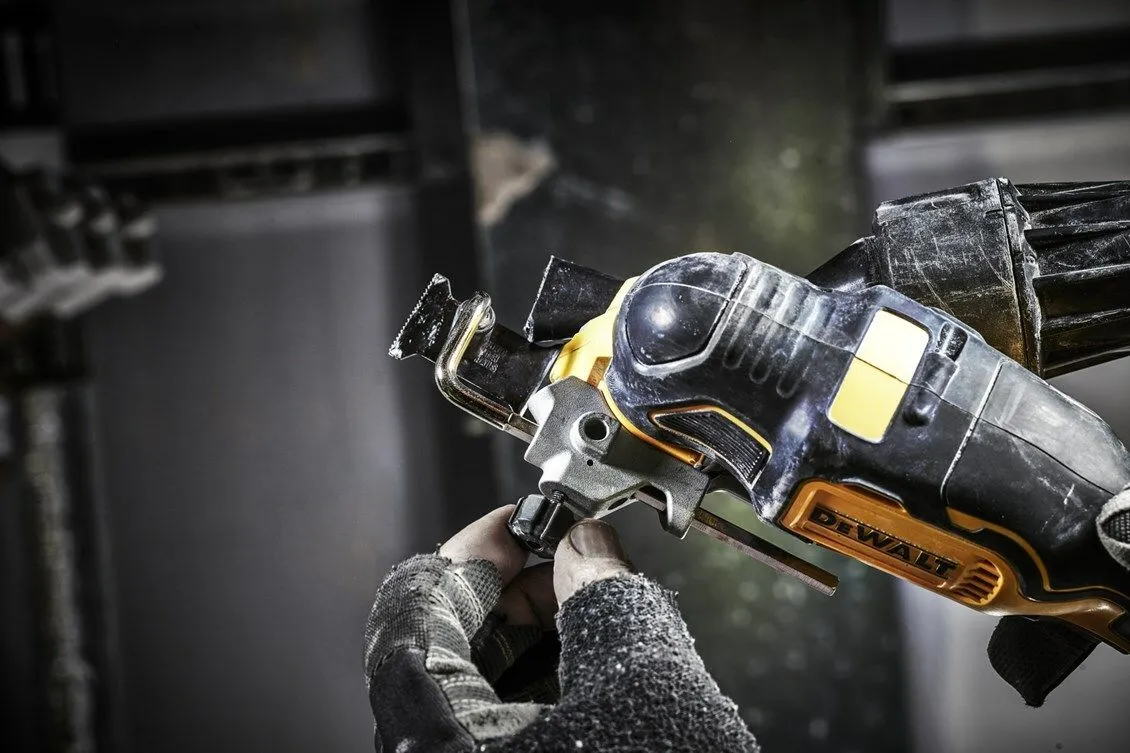 Multitool cu acumulator DeWALT DCS356N