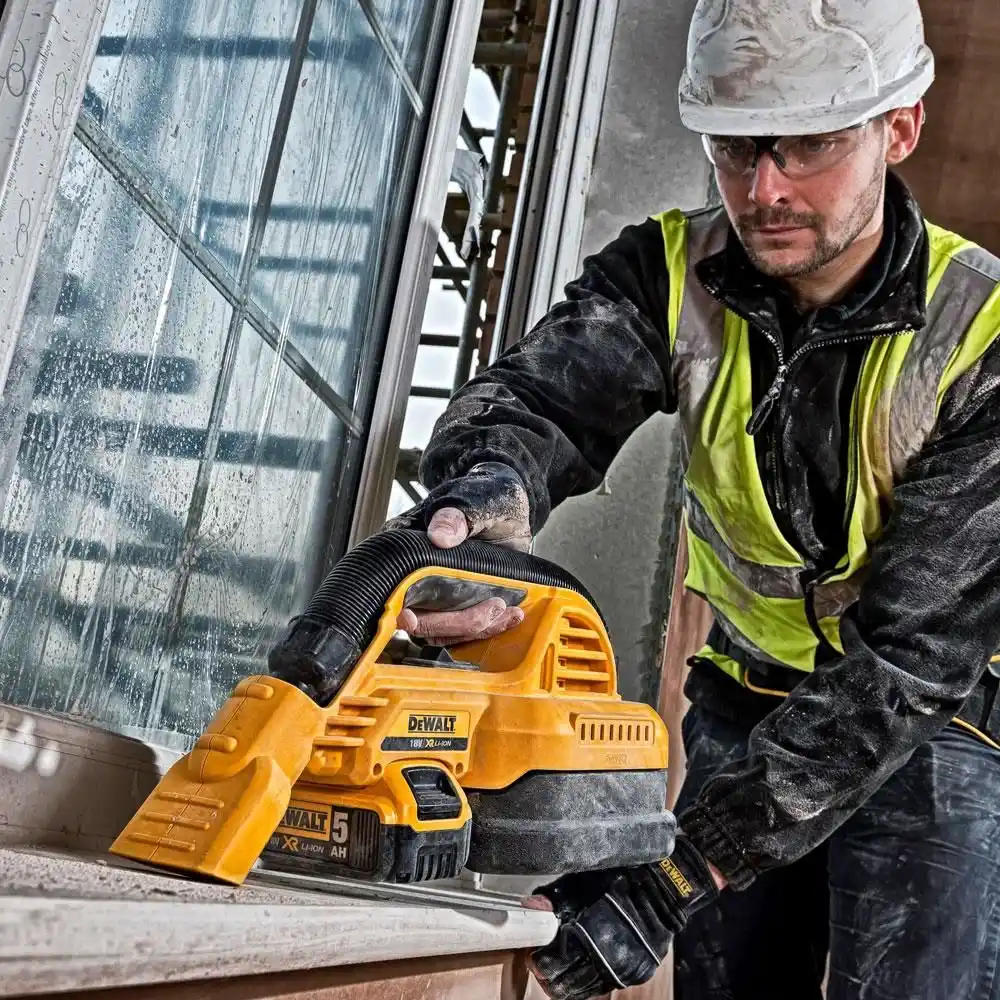 Аккумуляторный пылесос DeWALT DCV517N