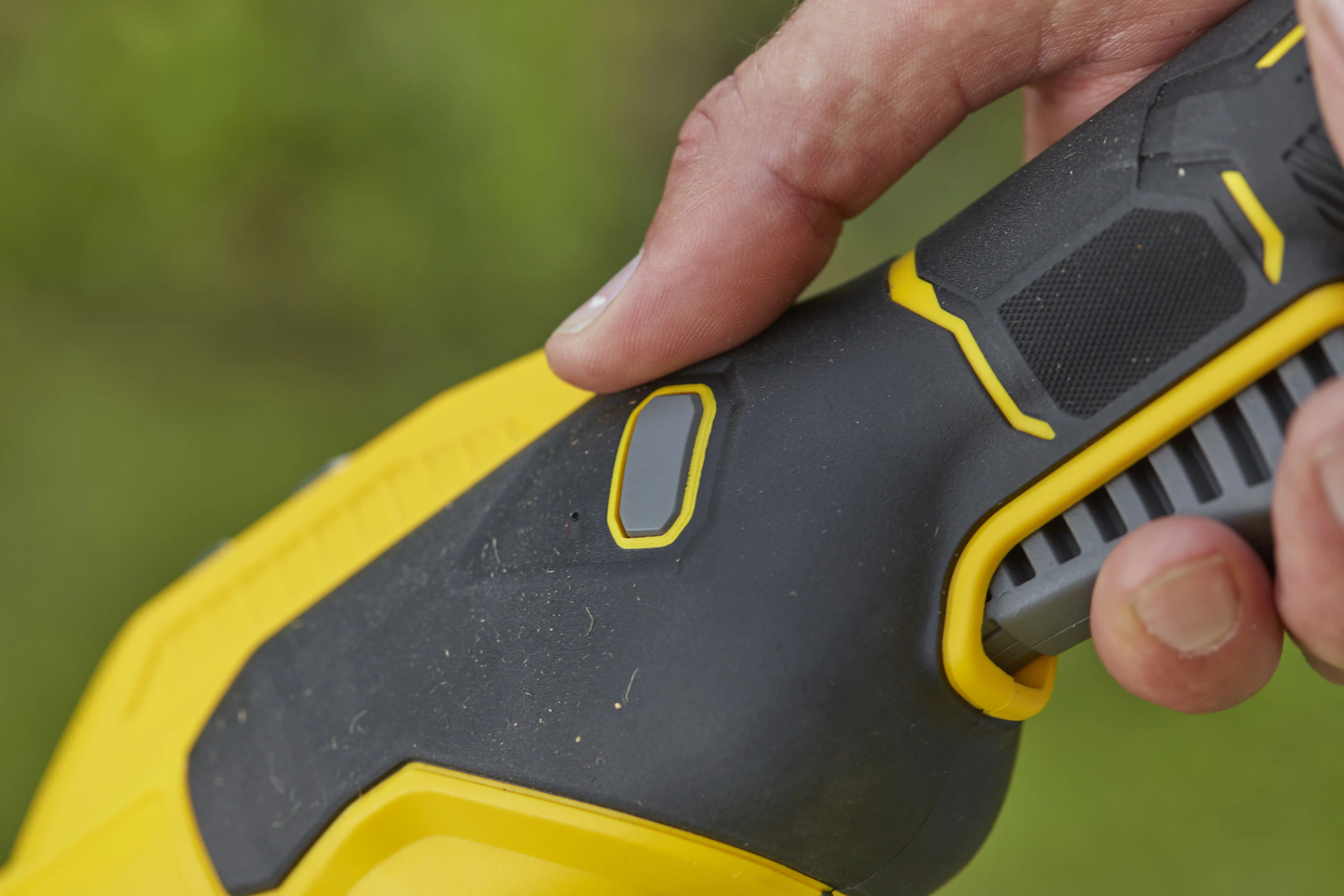 Trimer de grădină pe acumulator Stanley FatMax SFMCSTB933M