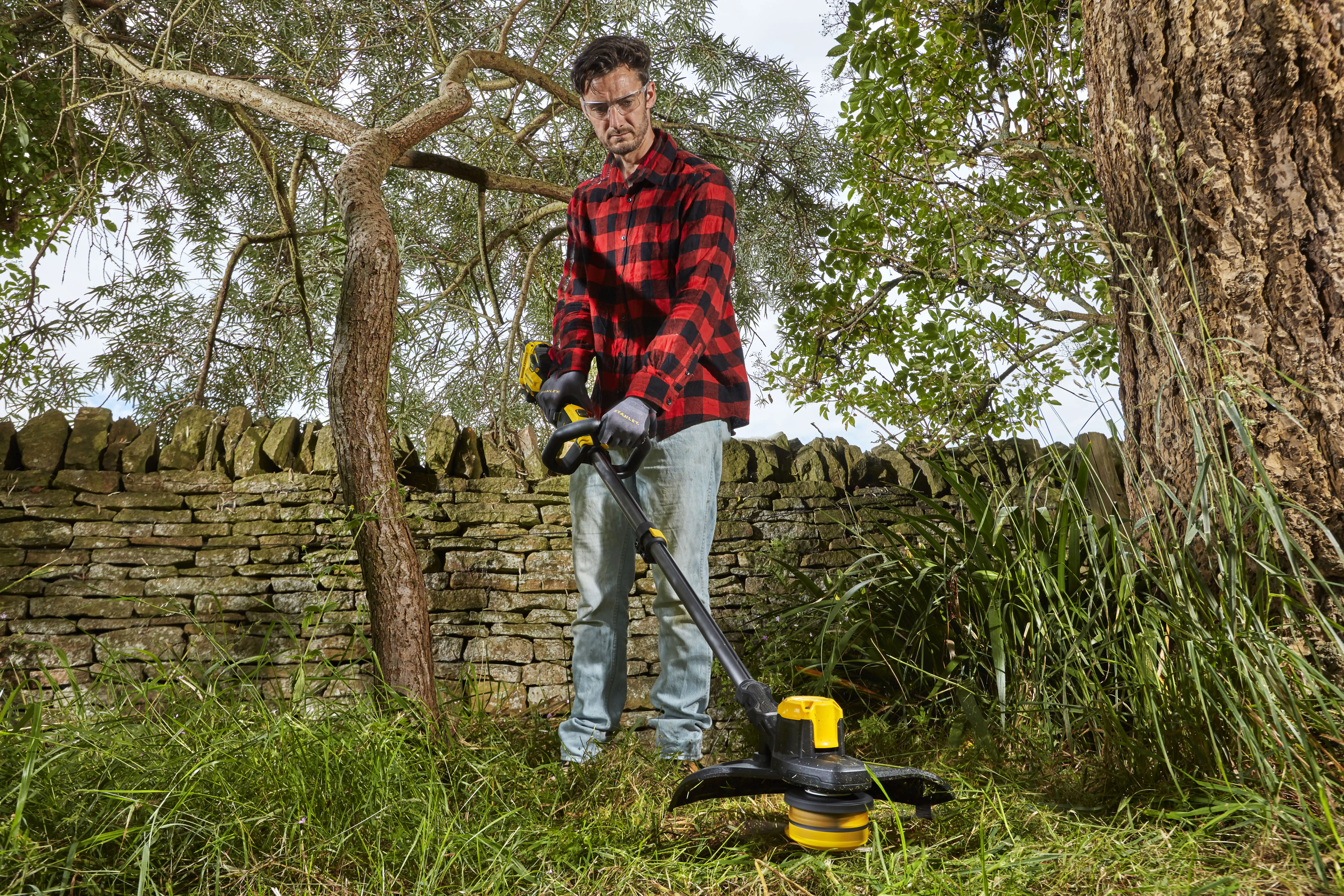 Trimer de grădină pe acumulator Stanley FatMax SFMCSTB933M