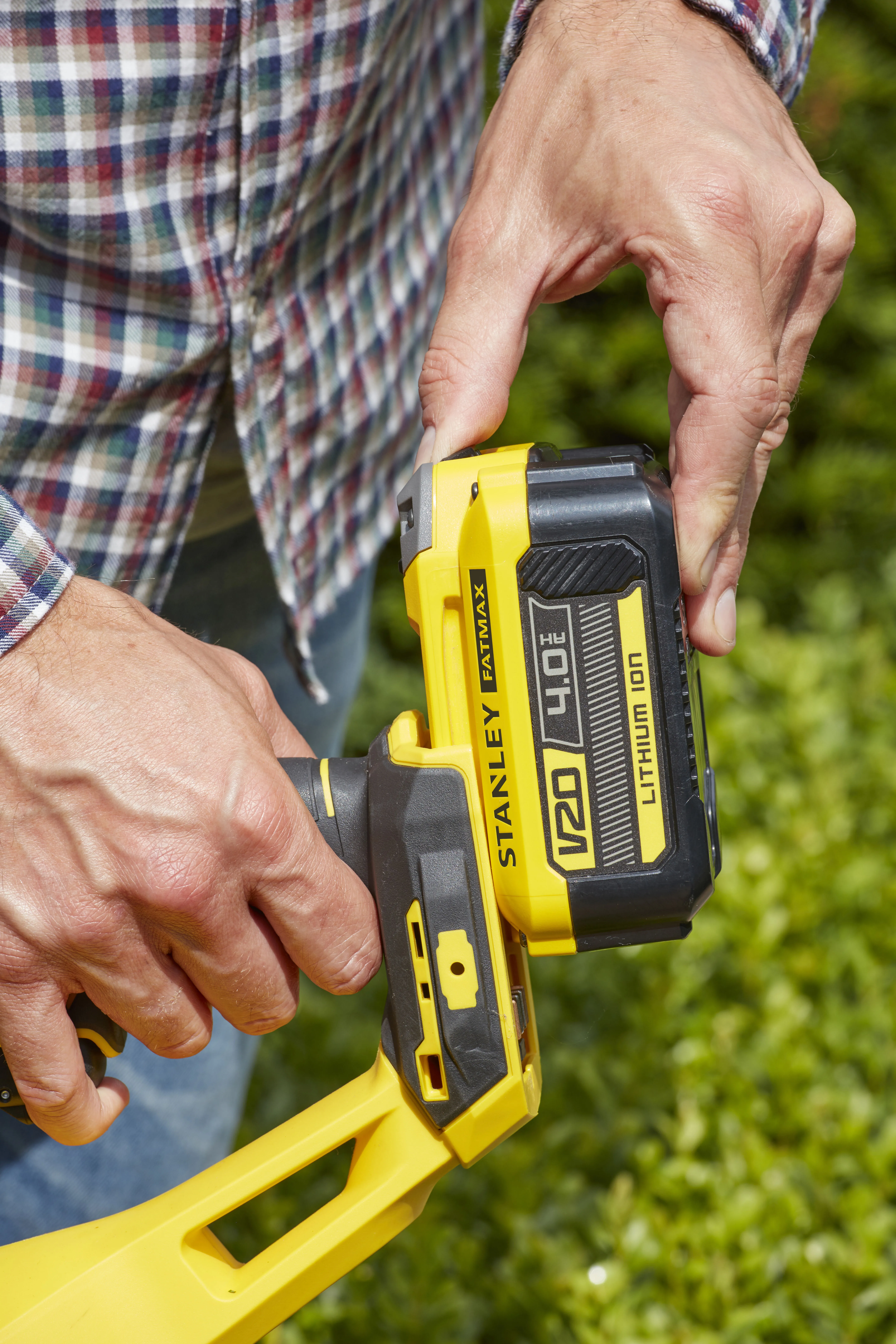 Foarfece pentru  gard viu cu baterii  Stanley FatMax  SFMCHT855M1