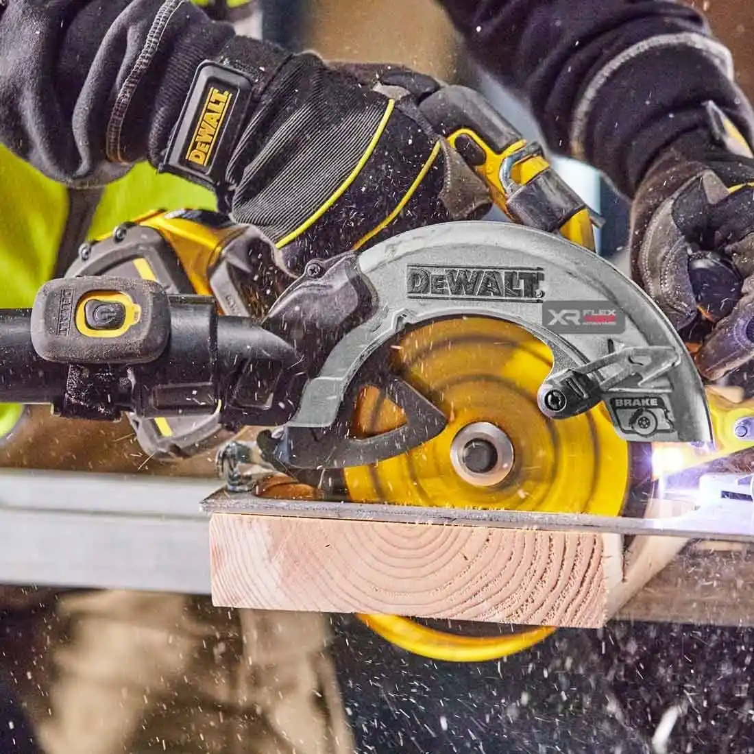 Ручна дискова пилка Dewalt DCS573NT