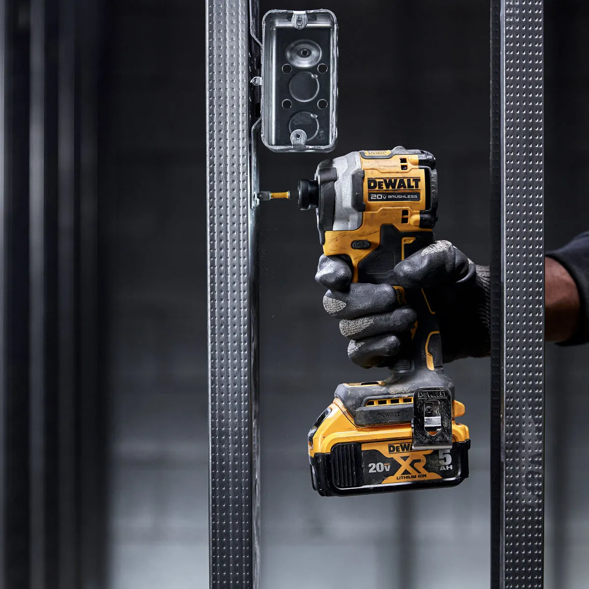 Mașină de inșurubat cu impuls DeWALT DCF850P2T
