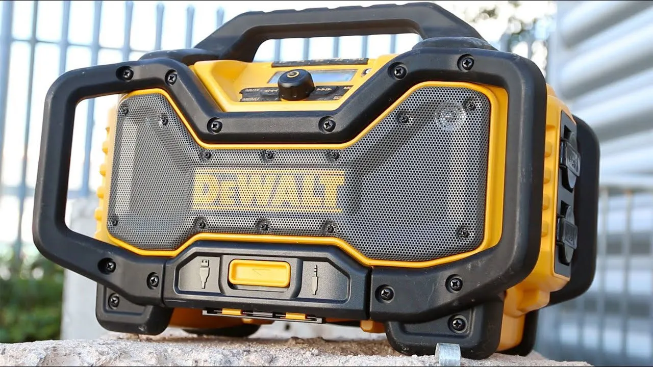 Radio cu încărcător DEWALT DCR027