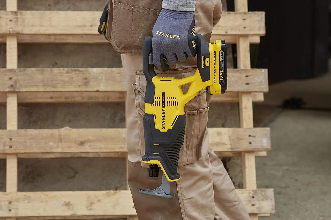 Ferestrau sabie cu acumulator Stanley Fatmax SFMCS300B-XJ