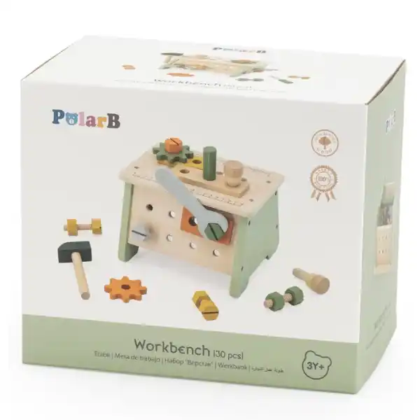 Деревянный верстак с инструментами