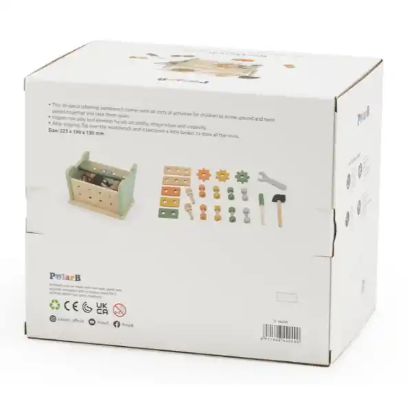 Деревянный верстак с инструментами