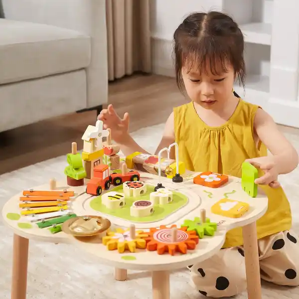 Деревянный развивающий столик "Ферма"