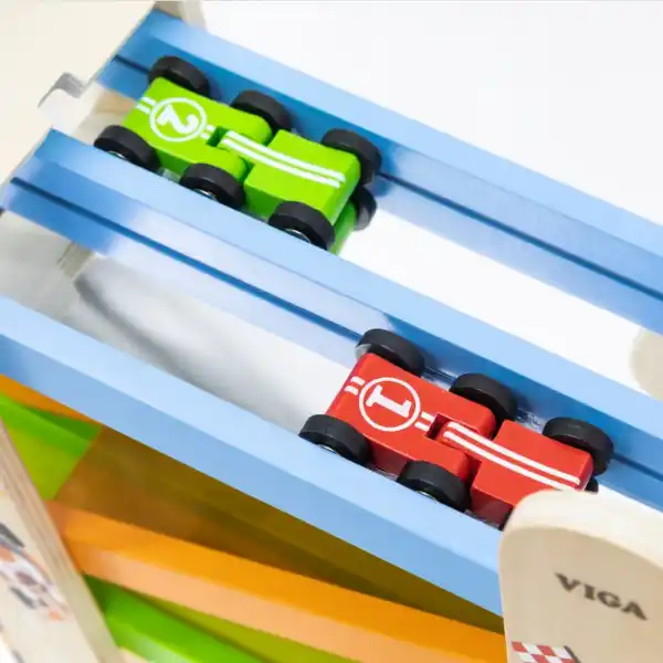 Гоночная трасса с двойной рампой и машинками