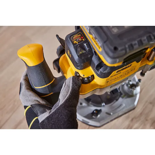 Mașină de frezat cu acumulator DEWALT DCW620NT-XJ