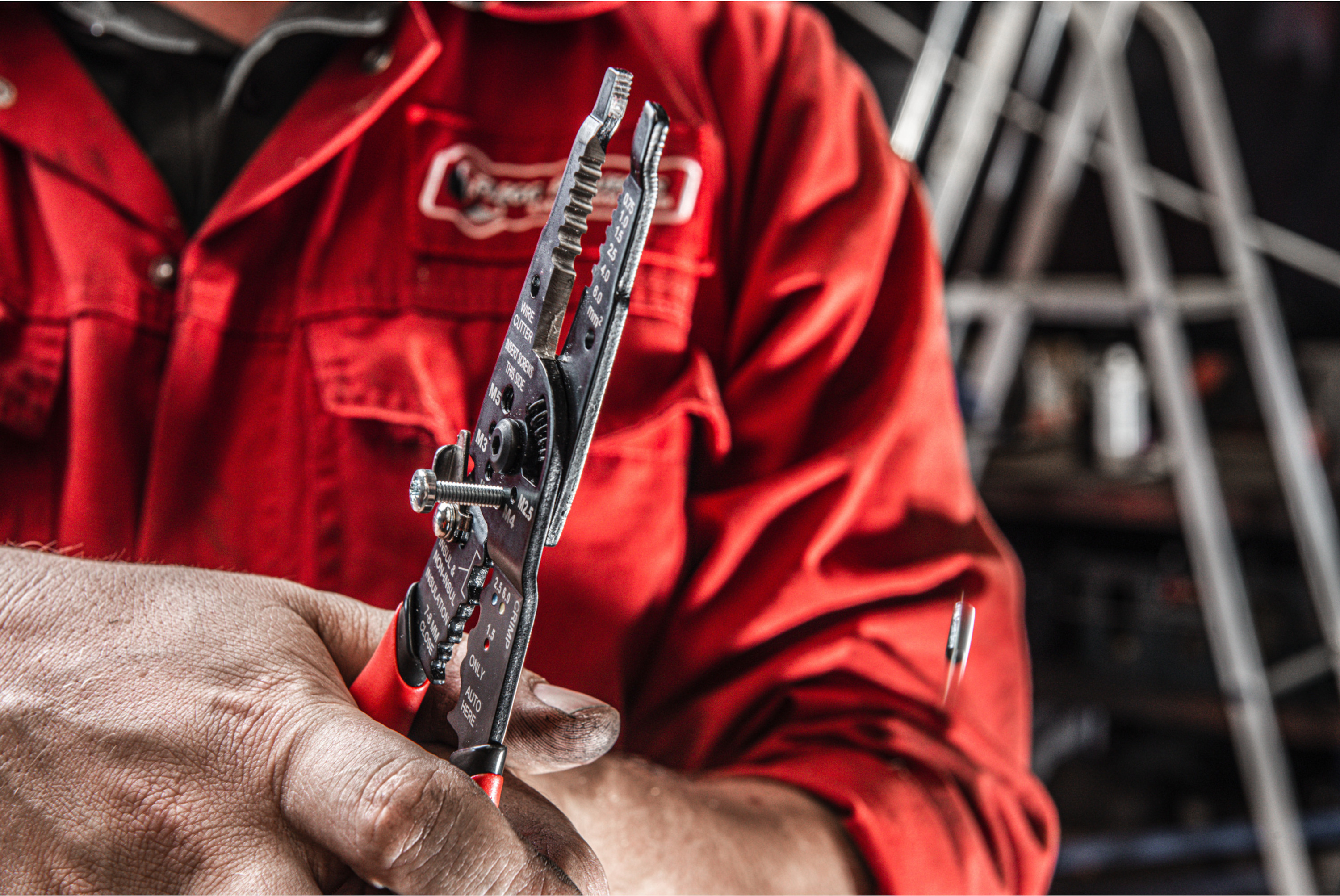 Клещи для зачистки проводов MILWAUKEE 4932493816