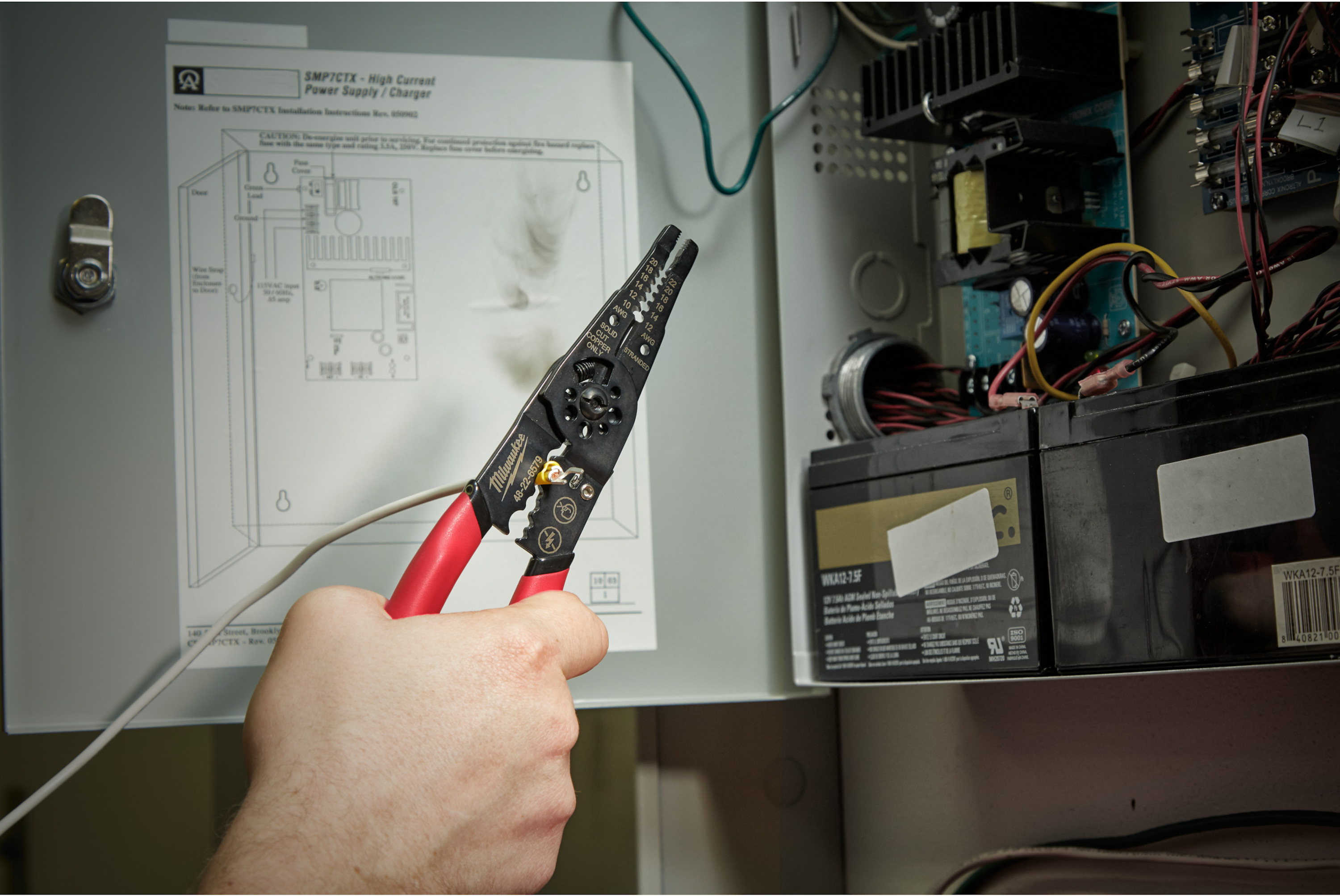 Клещи для зачистки проводов MILWAUKEE 4932493816