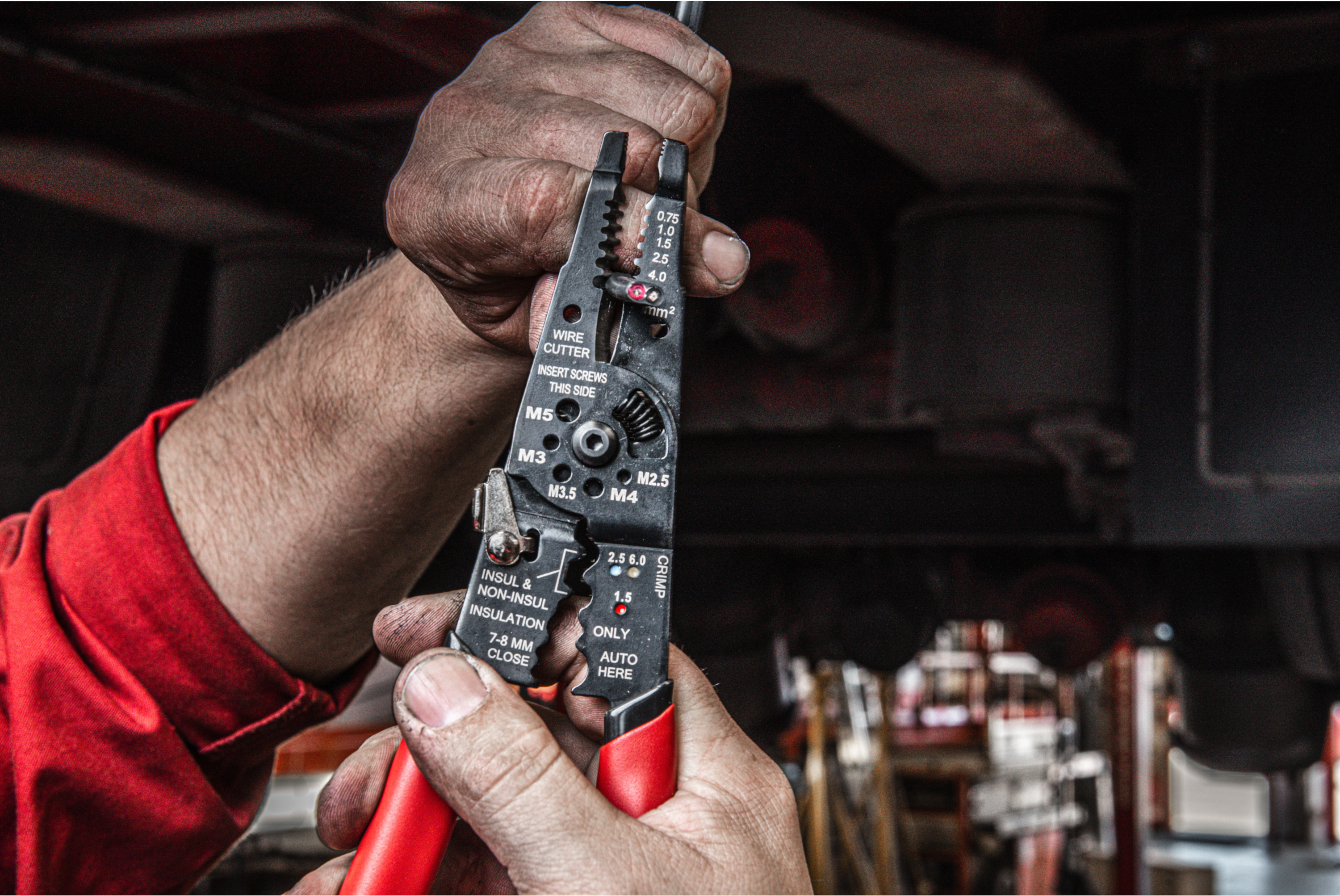 Клещи для зачистки проводов MILWAUKEE 4932493816
