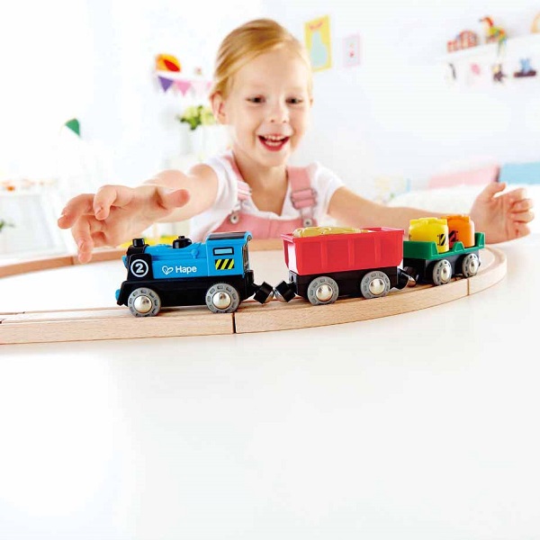 Tren Marfar cu doua vagoane