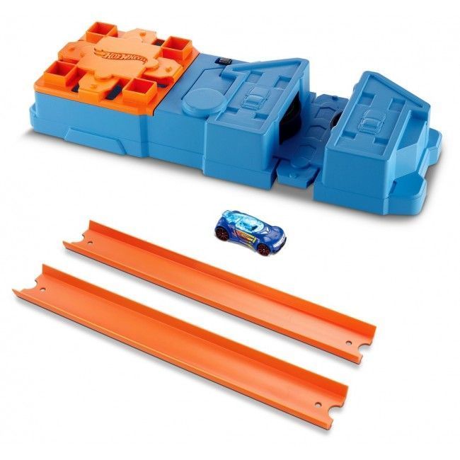 Hot Wheels Моторизированный ускоритель с машинкой