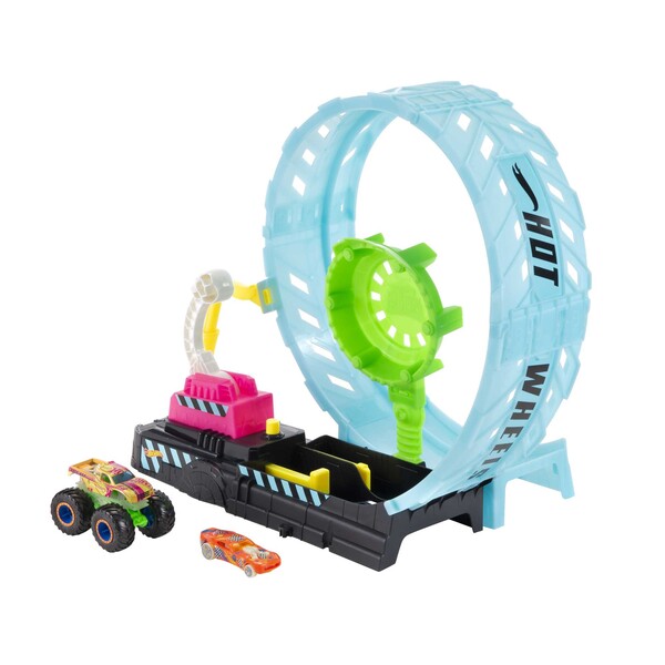 Hot Wheels Monster Trucks "Эпическая петля" Игровой набор