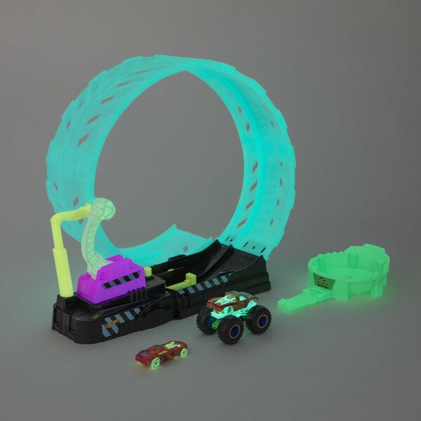 Hot Wheels Monster Trucks "Эпическая петля" Игровой набор