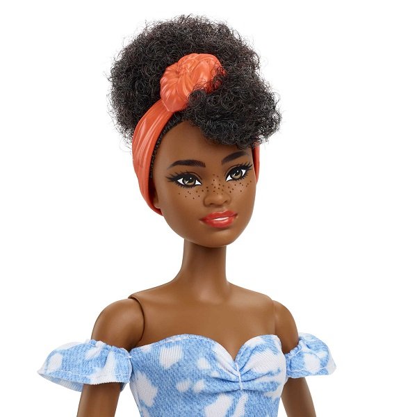 Păpușa Barbie "Fashionista" în rochie albastră