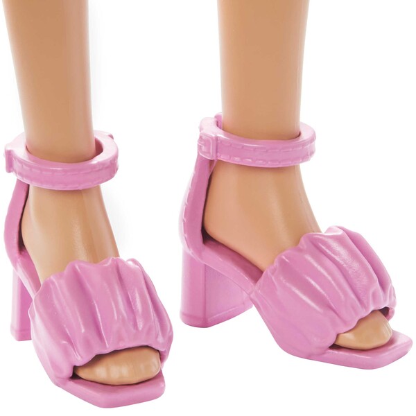 Păpușa Barbie „Fashionista cu părul negru”