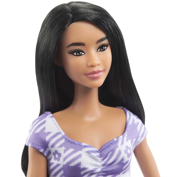 Păpușa Barbie „Fashionista cu părul negru”