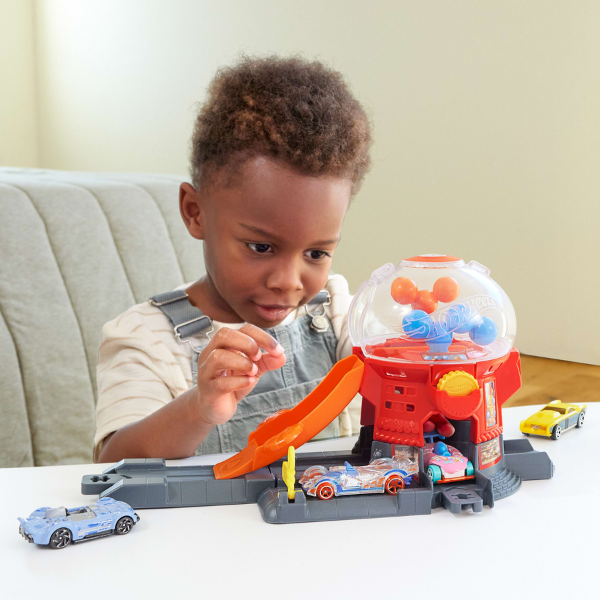 Игровой набор Hot Wheels "Магазин сладостей"