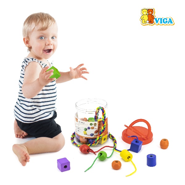 Set de joc cu șiret „Mărgele și figuri geometrice”
