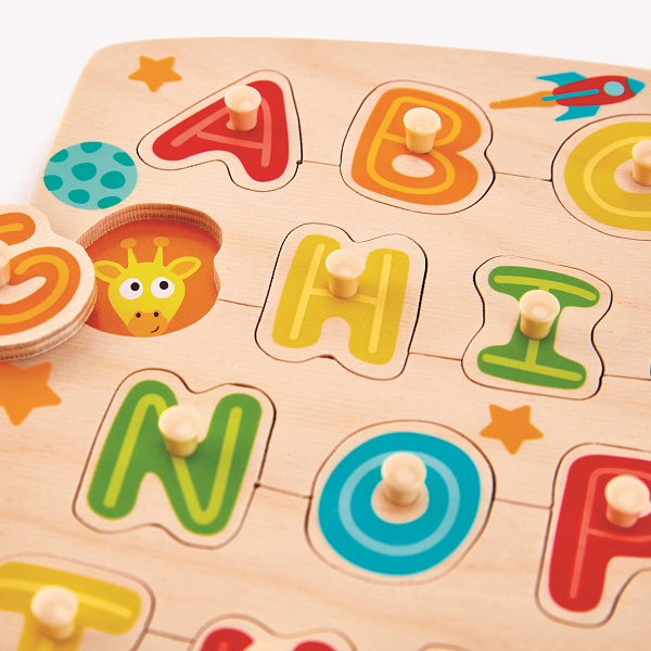 Puzzle din lemn cu buton „Alfabet”