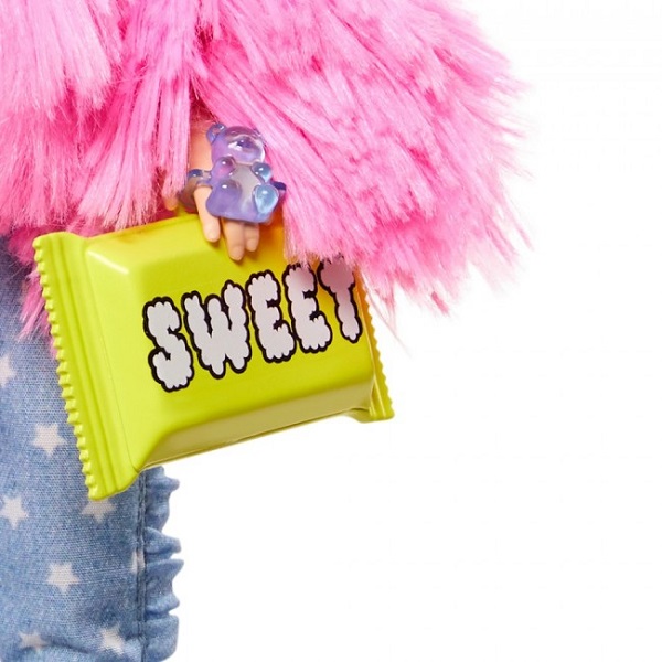 Set Barbie “Extra” într-o blăniță roz
