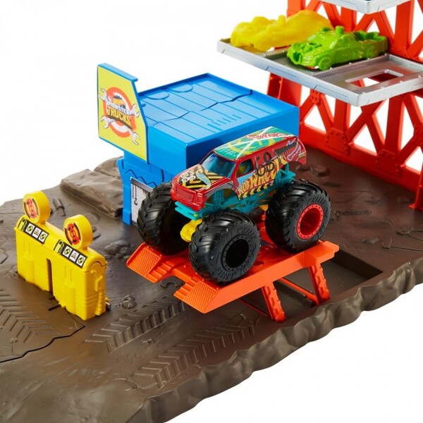 Hot Wheels Monster Trucks  Set “Blast Station”