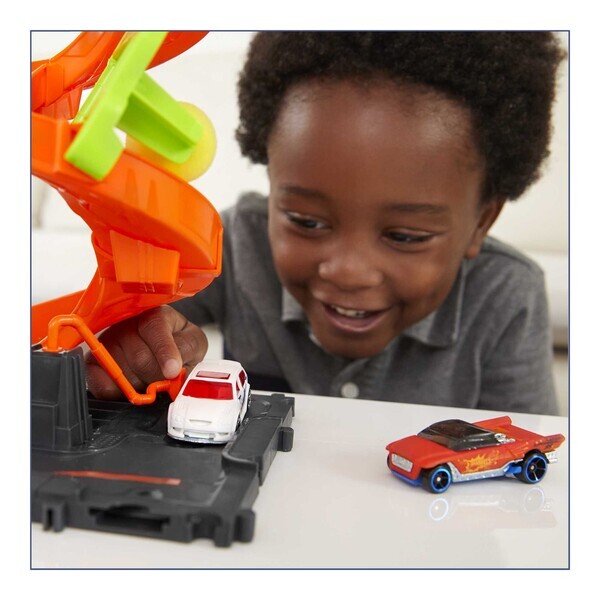 Hot Wheels Set “Mega spălătorie”