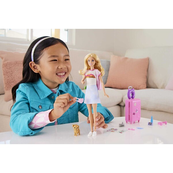 Păpușa Barbie cu accesorii și set de voiaj Malibu