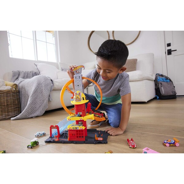 Hot Wheels Set de joc „Stația de pompieri a orașului”