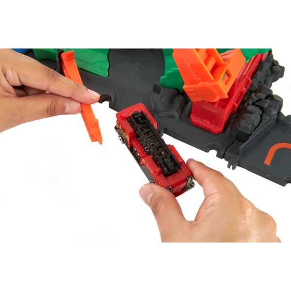 Hot Wheels Set de joc “”Dragon Drive. Schimb de focuri”
