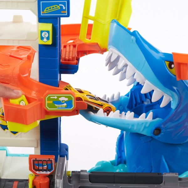 Hot Wheels Игровой набор “Атака акулы”