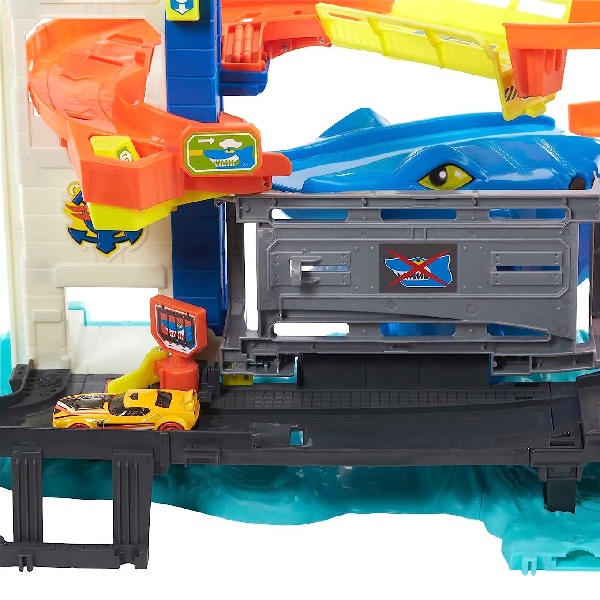 Hot Wheels Игровой набор “Атака акулы”