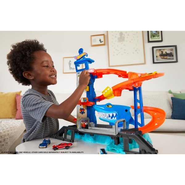 Hot Wheels Игровой набор “Атака акулы”