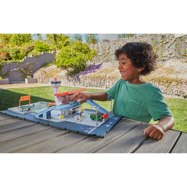Hot Wheels Игровой набор “Приключение в аэропорту” Matchbox