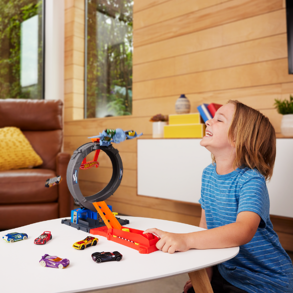 Hot Wheels Set de joc "Atacul liliacului"