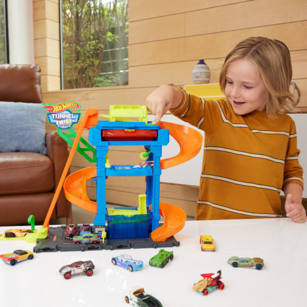 Hot Wheels Track „Spălătorie Tunel urban Twist”