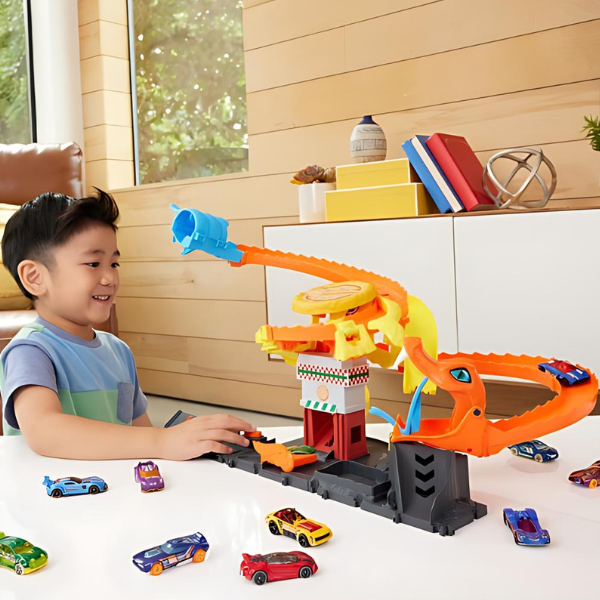 Hot Wheels Track „Ataca cobrei asupra pizzeriei”