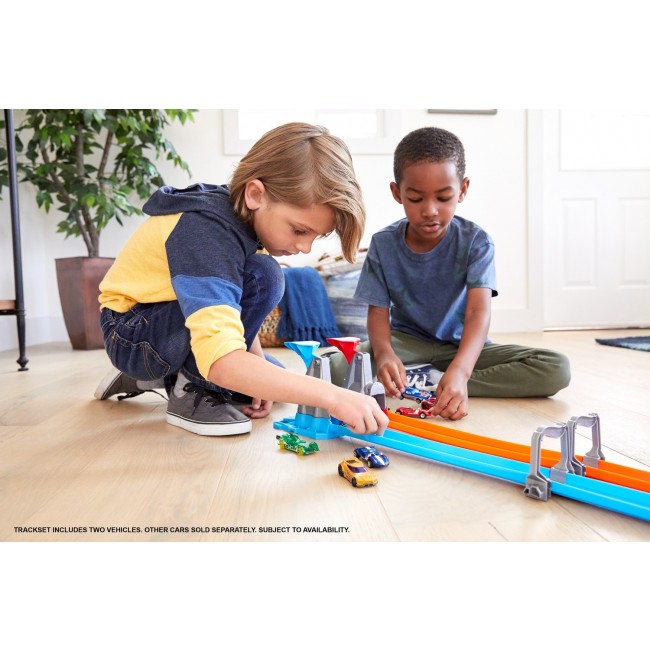Set de joacă Hot Wheels Action – “Double Loop Dash”
